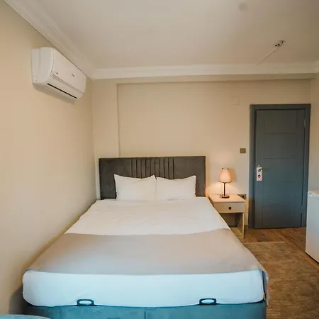 Montana Hotel *
